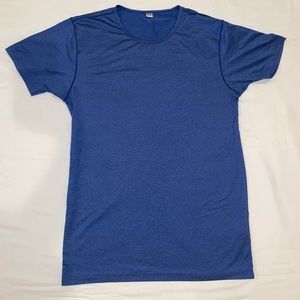 UNIQLO FITTED TEE